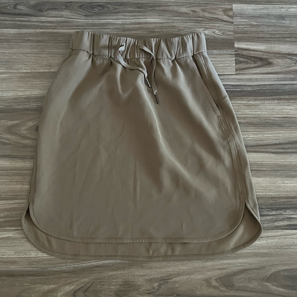 Lululemon 6 skirt